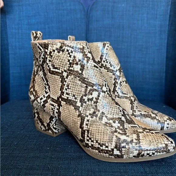 A New Day Ankle Boots - Picture 3 of 5